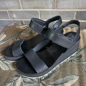 Sorel Black Heel Sandals with Chunky Platform and Velcro Ankle Strap